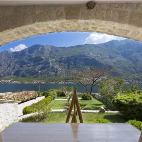 5 bedroom bayside villa with pool near Kotor, sleeps 12